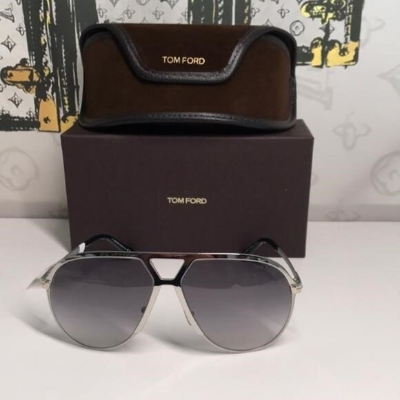 NEW AUTHENTIC Tom Ford Silver Aviator Sunglasses TF1060 16B - Picture 7 of 12